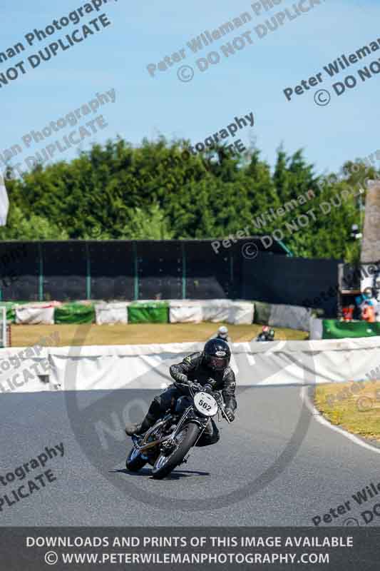 Vintage motorcycle club;eventdigitalimages;mallory park;mallory park trackday photographs;no limits trackdays;peter wileman photography;trackday digital images;trackday photos;vmcc festival 1000 bikes photographs